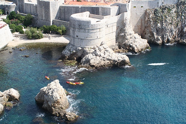 exciting team kayak around Dubrovnik coastline