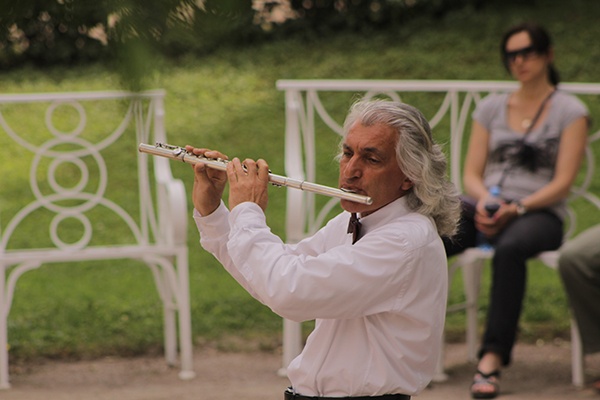 Traditional musical entertainment St Petersberg, Russia