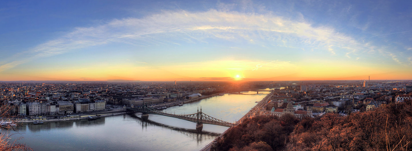 Sunrise_budapest_river_view.jpg
